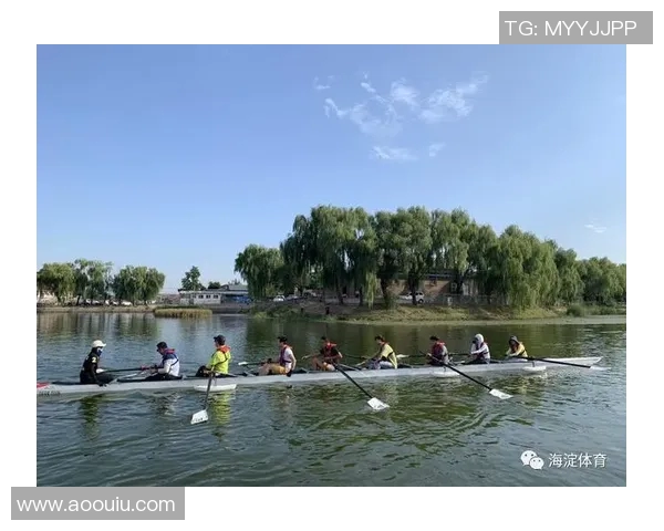 激烈角逐挑战极限展现速度与力量的游泳比赛盛况